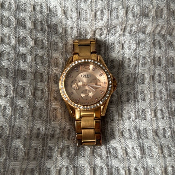 Fossil rose gold watch with diamonds - Picture 2 of 5
